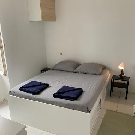 Centre, Pres Avenue De Verdun- Et Casino A 10 Mn A Pied- 4 Personnes -rdc Apartment *